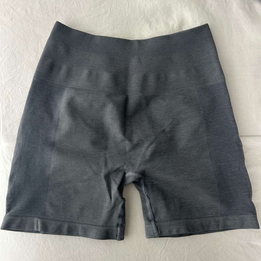 Alphalete amplify 4.5 inch women’s shorts size small